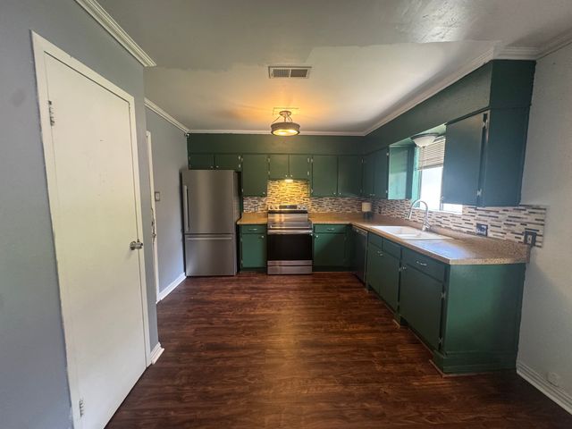 812 Reveille Road, Fort Worth, TX 76108