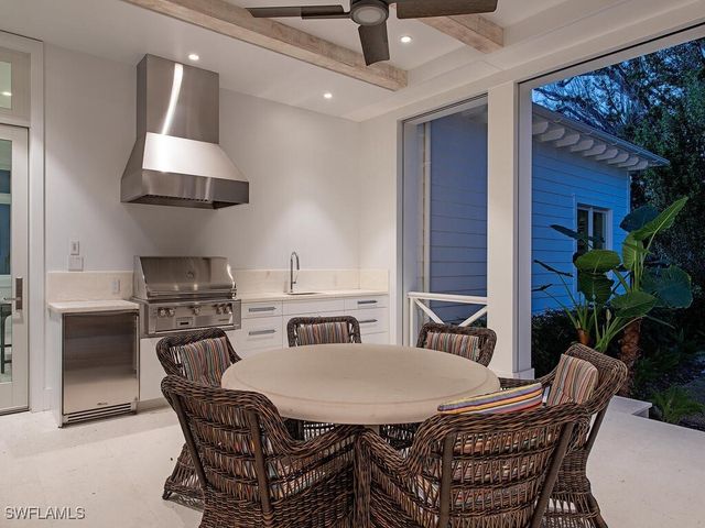 225 4th AVE N, Naples, FL 34102