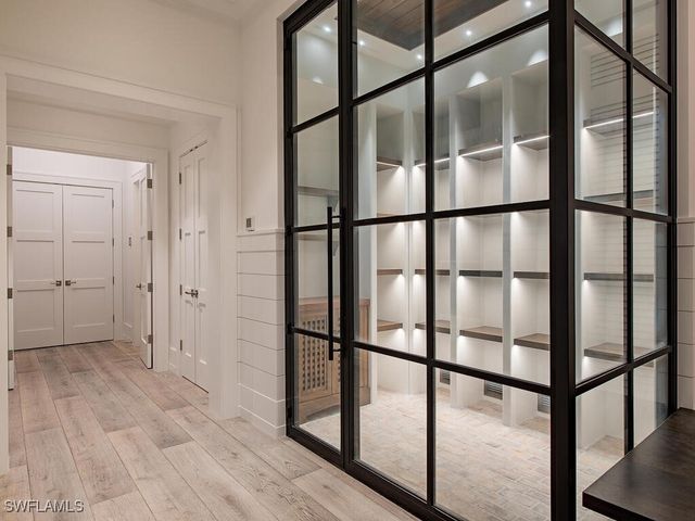 225 4th AVE N, Naples, FL 34102