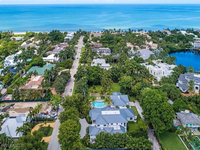 225 4th AVE N, Naples, FL 34102