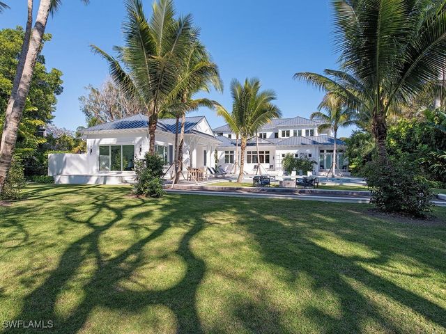 225 4th AVE N, Naples, FL 34102