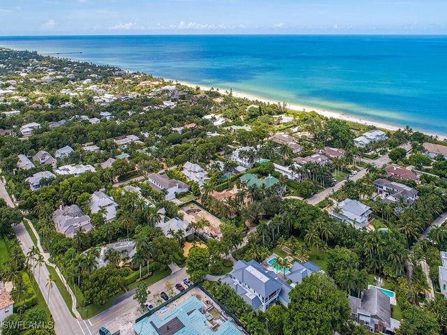 225 4th AVE N, Naples, FL 34102