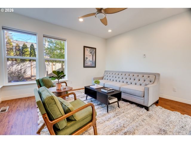 7301 Ne SHALEEN St, Hillsboro, OR 97124