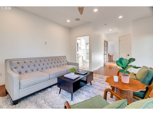 7301 Ne SHALEEN St, Hillsboro, OR 97124