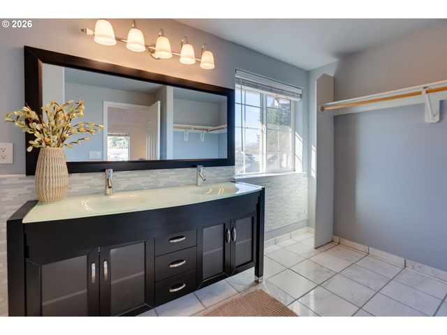 7301 Ne SHALEEN St, Hillsboro, OR 97124