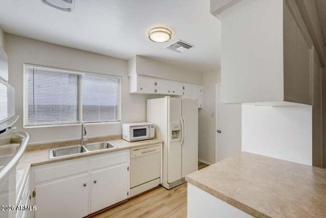 6310 W BERRIDGE Lane, Glendale, AZ 85301