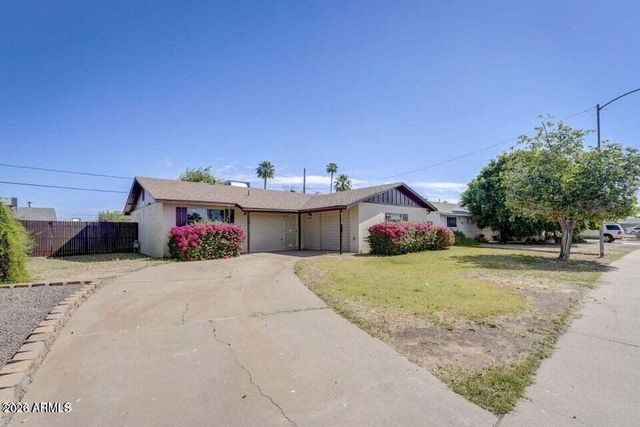 6310 W BERRIDGE Lane, Glendale, AZ 85301