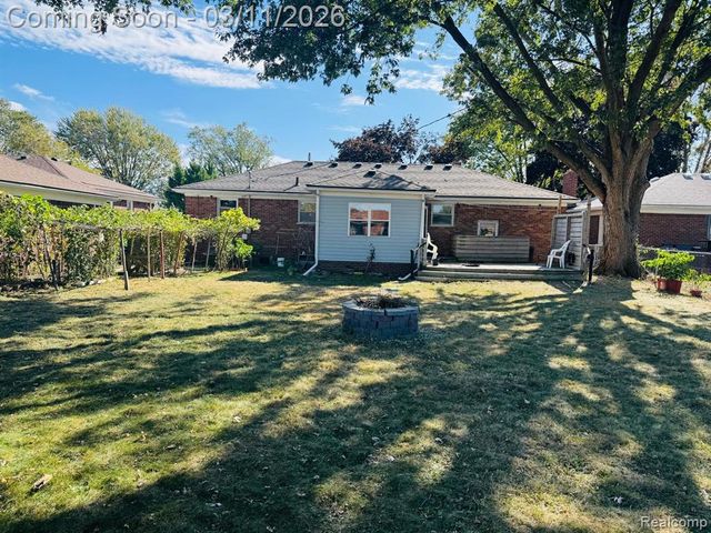 8457 Menge, Center Line, MI 48015