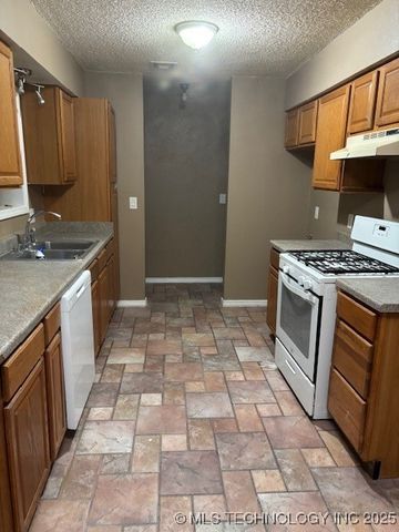 1210 W State Street N, Collinsville, OK 74021