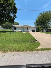 1210 W State Street N, Collinsville, OK 74021