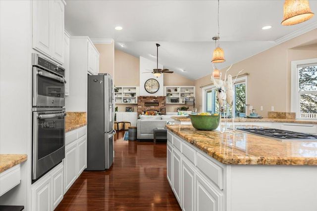 20254 Wildwood West Dr, Penn Valley, CA 95946