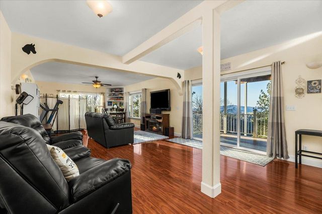 20254 Wildwood West Dr, Penn Valley, CA 95946