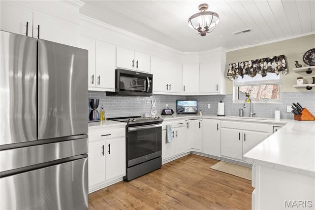 475 Woodland Point, Linn Creek, MO 65052