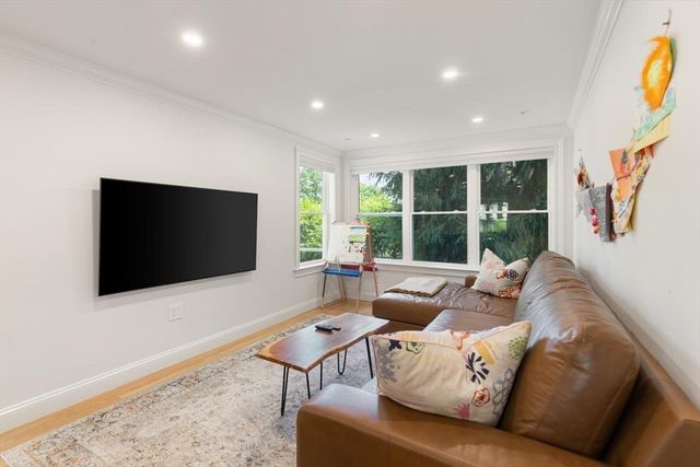 155 Adams Ave, Newton, MA 02458