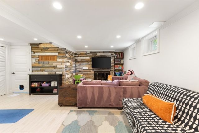 155 Adams Ave, Newton, MA 02458