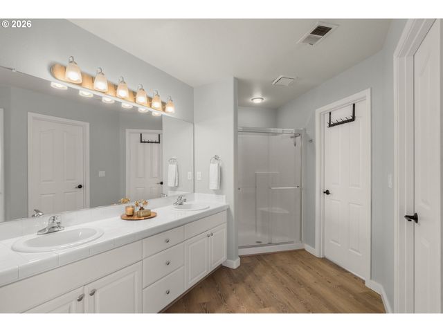 5476 Nw MEADOWLANDS Ter, Portland, OR 97229