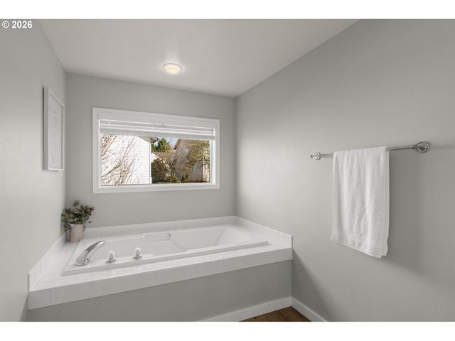 5476 Nw MEADOWLANDS Ter, Portland, OR 97229