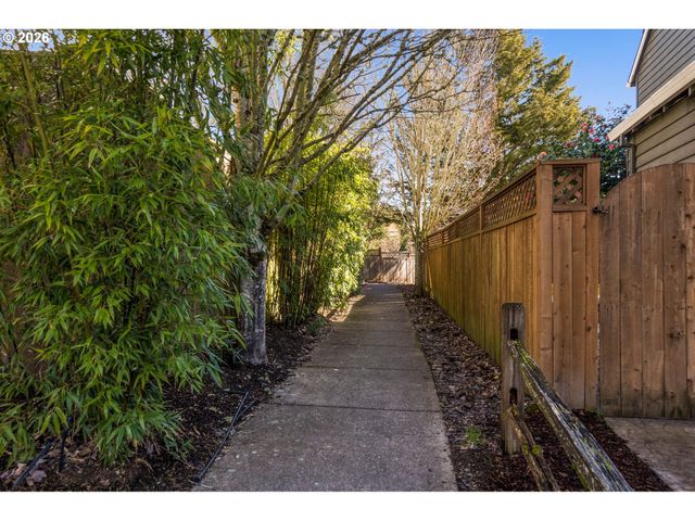 5476 Nw MEADOWLANDS Ter, Portland, OR 97229