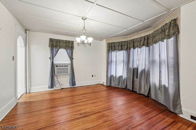 164 E High St, Somerville Boro, NJ 08876