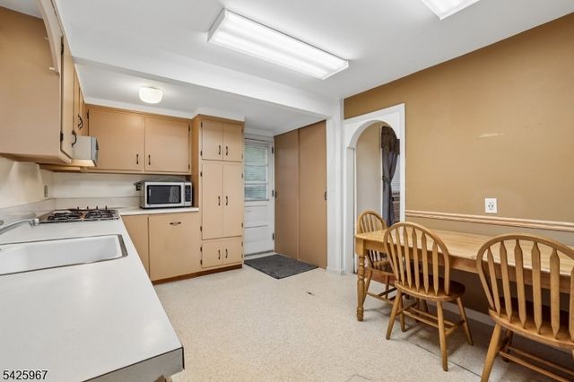 164 E High St, Somerville Boro, NJ 08876