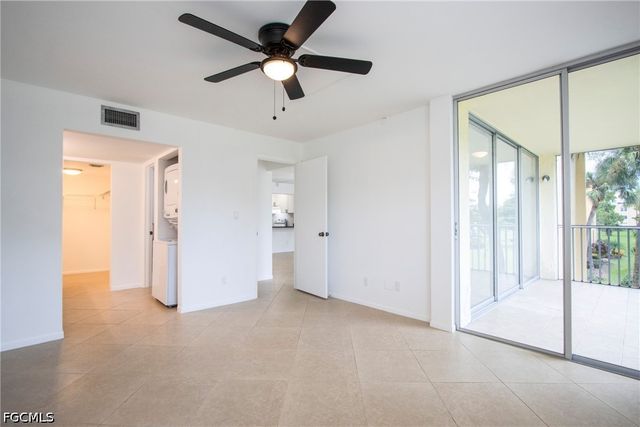 1083 Forest Lakes DR 206, Naples, FL 34105