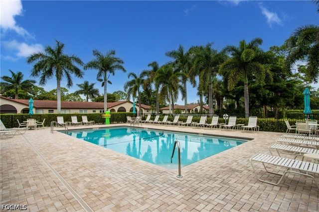 1083 Forest Lakes DR 206, Naples, FL 34105