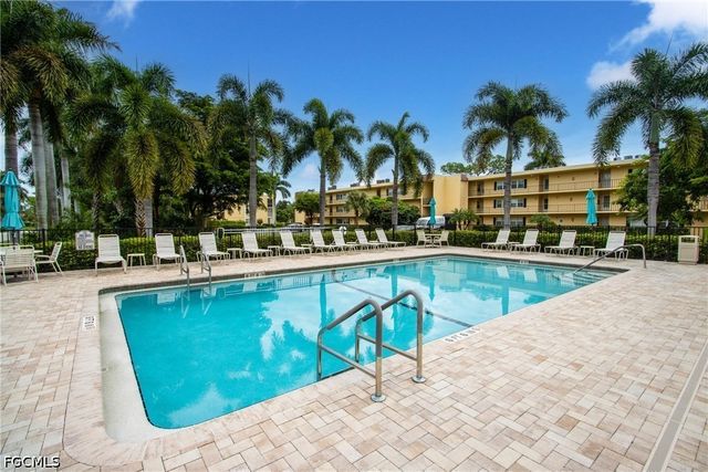 1083 Forest Lakes DR 206, Naples, FL 34105