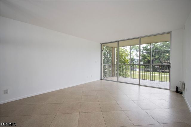 1083 Forest Lakes DR 206, Naples, FL 34105