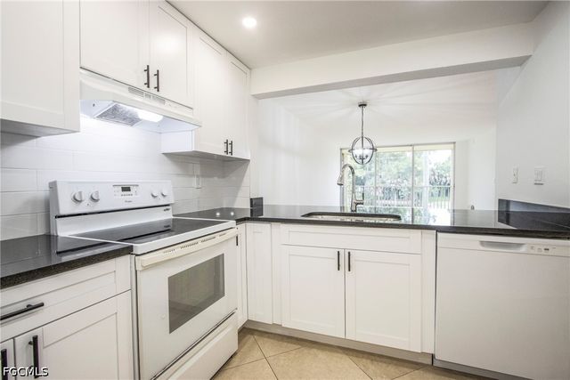 1083 Forest Lakes DR 206, Naples, FL 34105