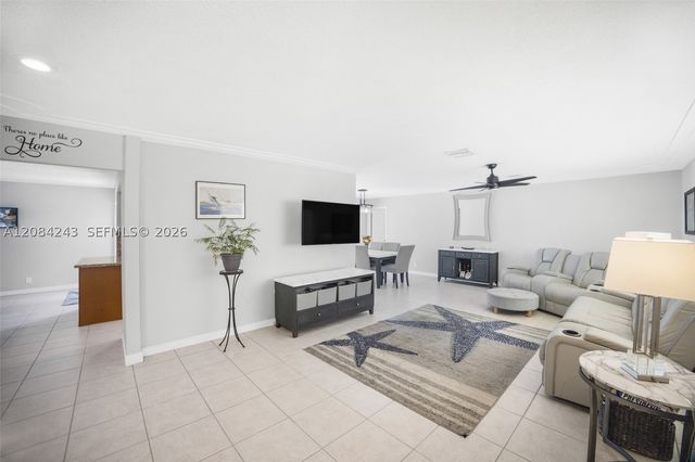 6121 SW 16th St, Plantation, FL 33317