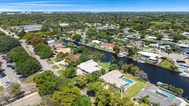 6121 SW 16th St, Plantation, FL 33317