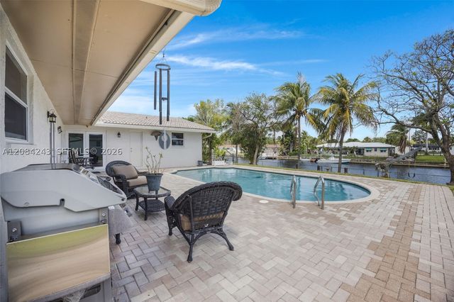 6121 SW 16th St, Plantation, FL 33317