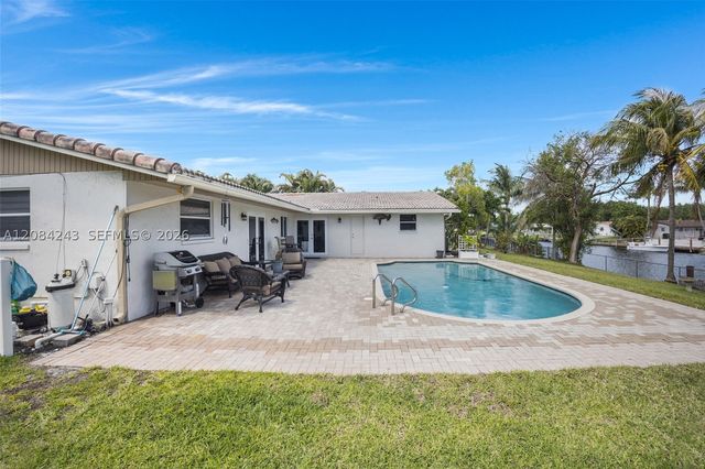 6121 SW 16th St, Plantation, FL 33317