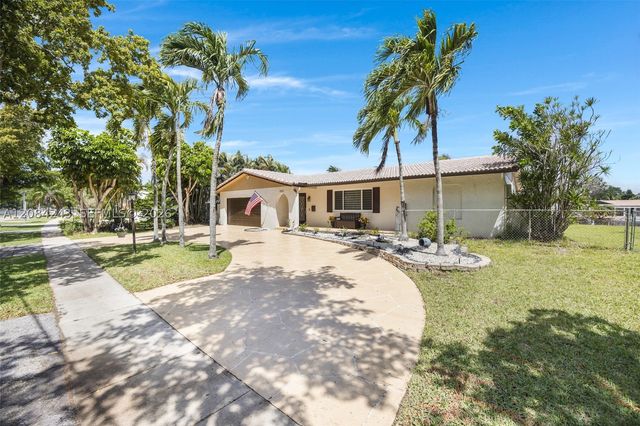 6121 SW 16th St, Plantation, FL 33317
