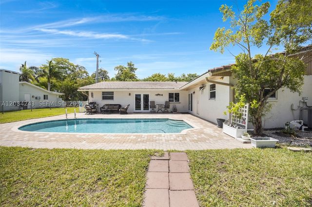 6121 SW 16th St, Plantation, FL 33317