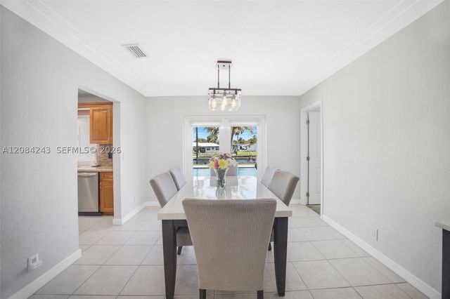 6121 SW 16th St, Plantation, FL 33317