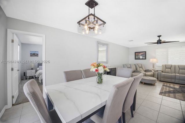 6121 SW 16th St, Plantation, FL 33317