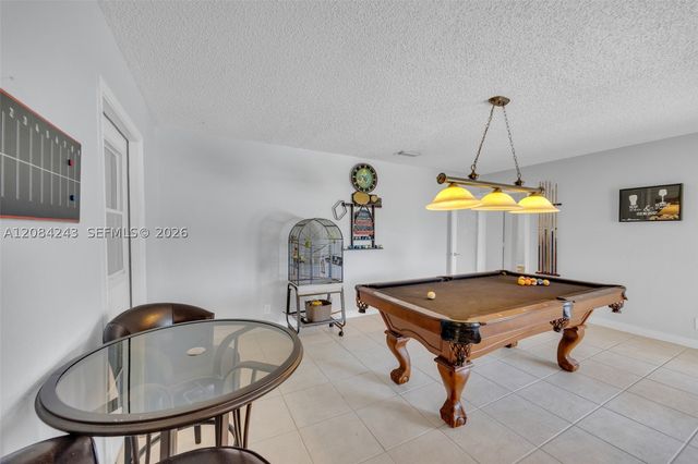 6121 SW 16th St, Plantation, FL 33317