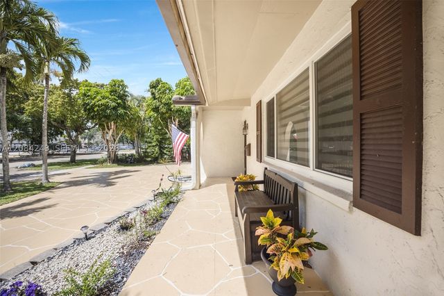 6121 SW 16th St, Plantation, FL 33317