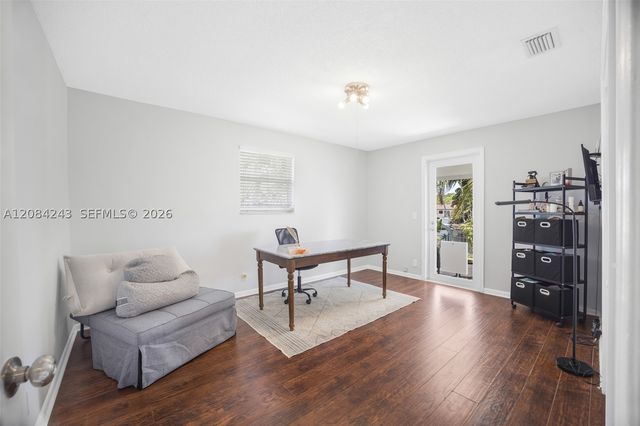 6121 SW 16th St, Plantation, FL 33317