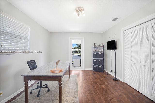 6121 SW 16th St, Plantation, FL 33317