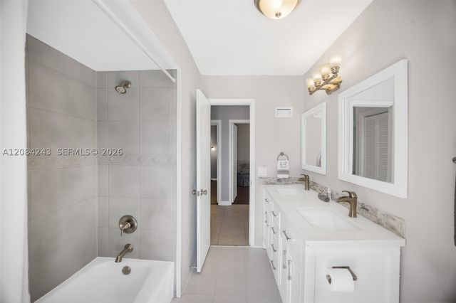 6121 SW 16th St, Plantation, FL 33317
