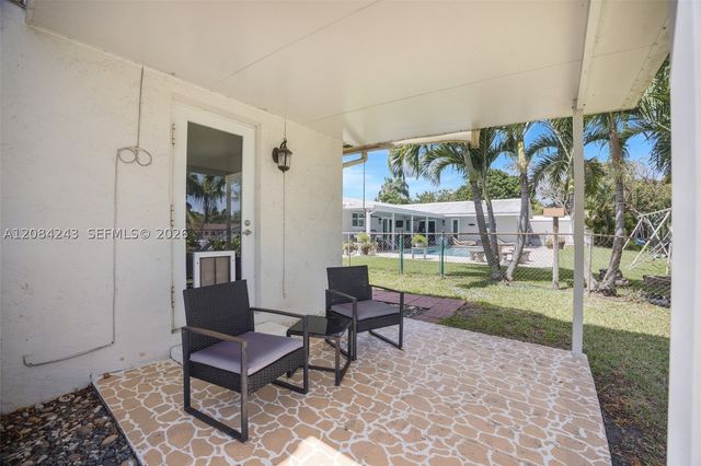 6121 SW 16th St, Plantation, FL 33317