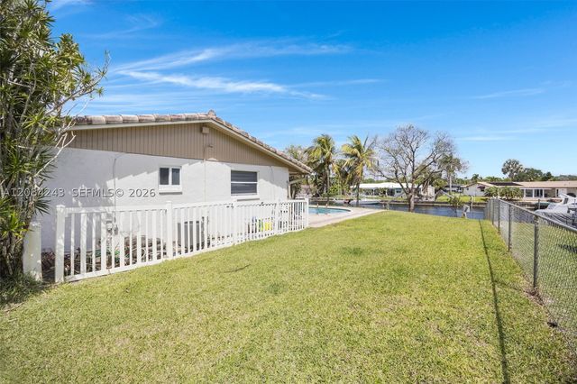 6121 SW 16th St, Plantation, FL 33317