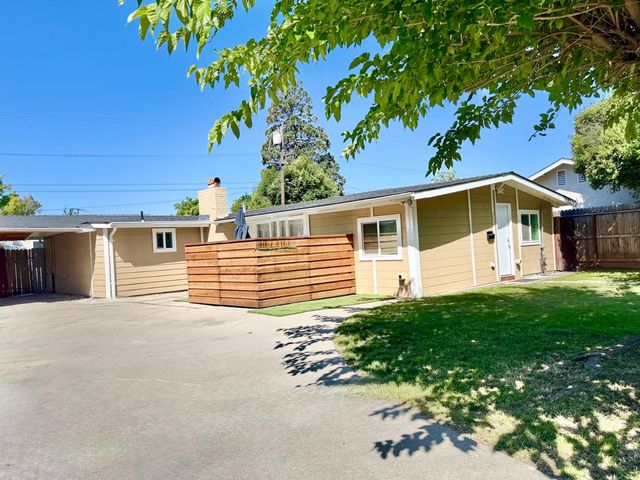 6015 N Alturas Ave, Stockton, CA 95207