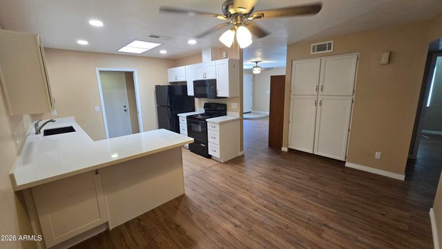 5128 W SURREY Avenue, Glendale, AZ 85304