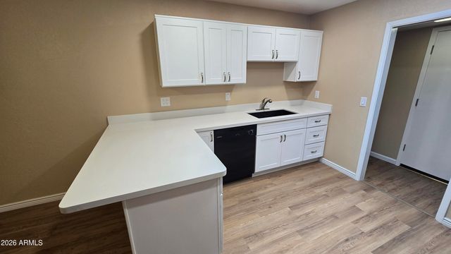 5128 W SURREY Avenue, Glendale, AZ 85304