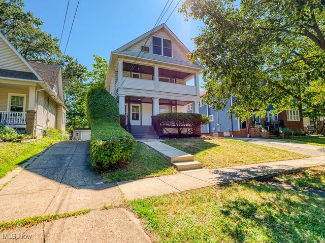 1271 Edwards Avenue, Lakewood, OH 44107