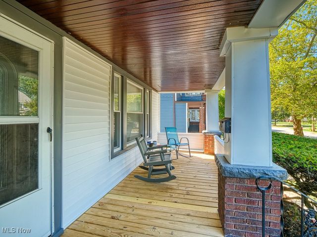 1271 Edwards Avenue, Lakewood, OH 44107