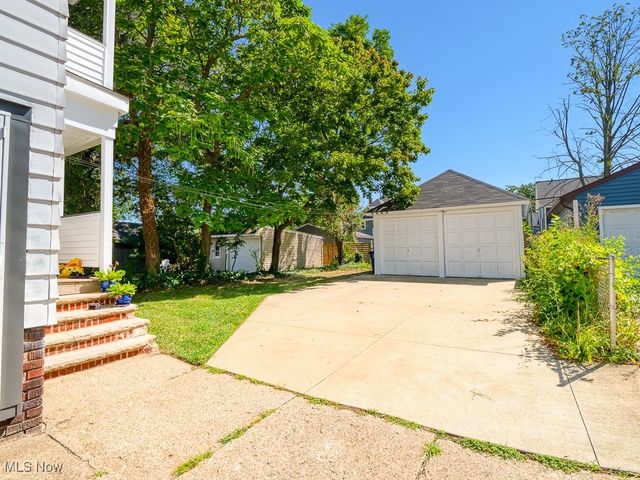 1271 Edwards Avenue, Lakewood, OH 44107